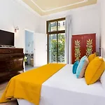Luxury 4bdr In Gracia Apartment Barcelona