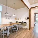 Luxury 4bdr In Gracia Apartment